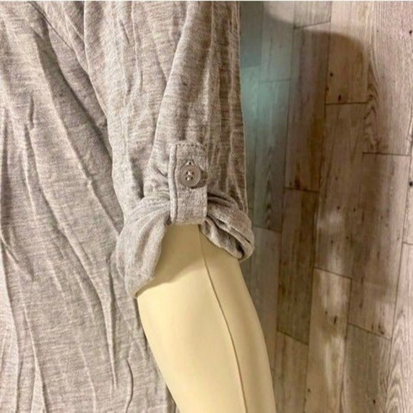 Light Gray 3/4 Sleeve NY&Co Shirt Size Medium - Picture 4 of 5